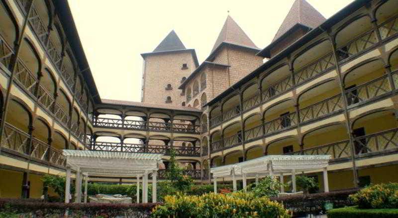 The Chateau Spa & Wellness Resort Bukit Tinggi Exterior foto