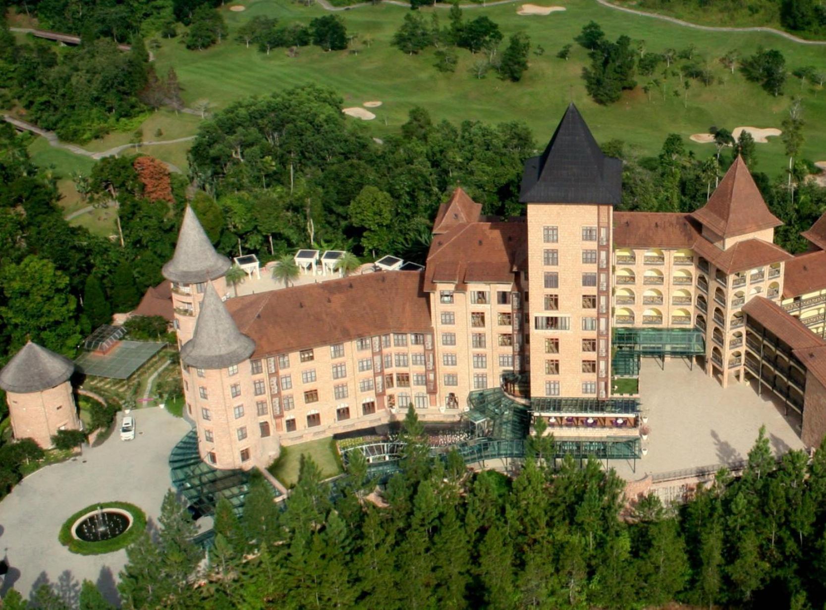 The Chateau Spa & Wellness Resort Bukit Tinggi Exterior foto